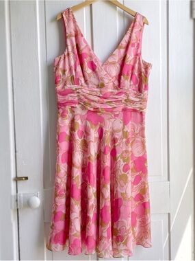 Beautiful Vintage Y2K Silk Floral Sleeveless Tea Party Dress Size16 Maggy London